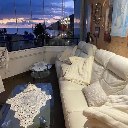 アパート Lovely With Sea Views *